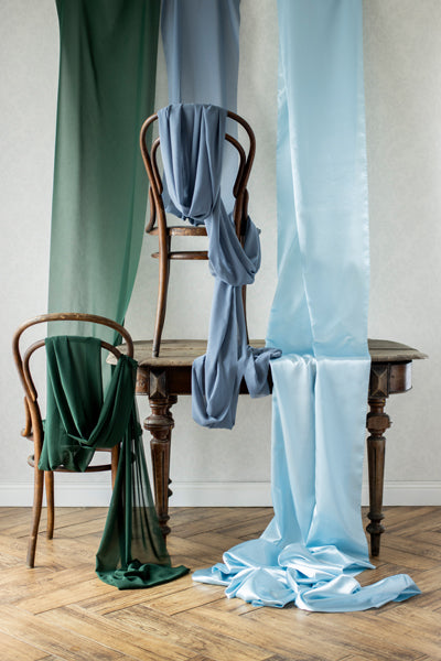Šifona galda lenta pudeles zaļā krāsā 48 cm × 5 m – Eleganta galda dekorācija