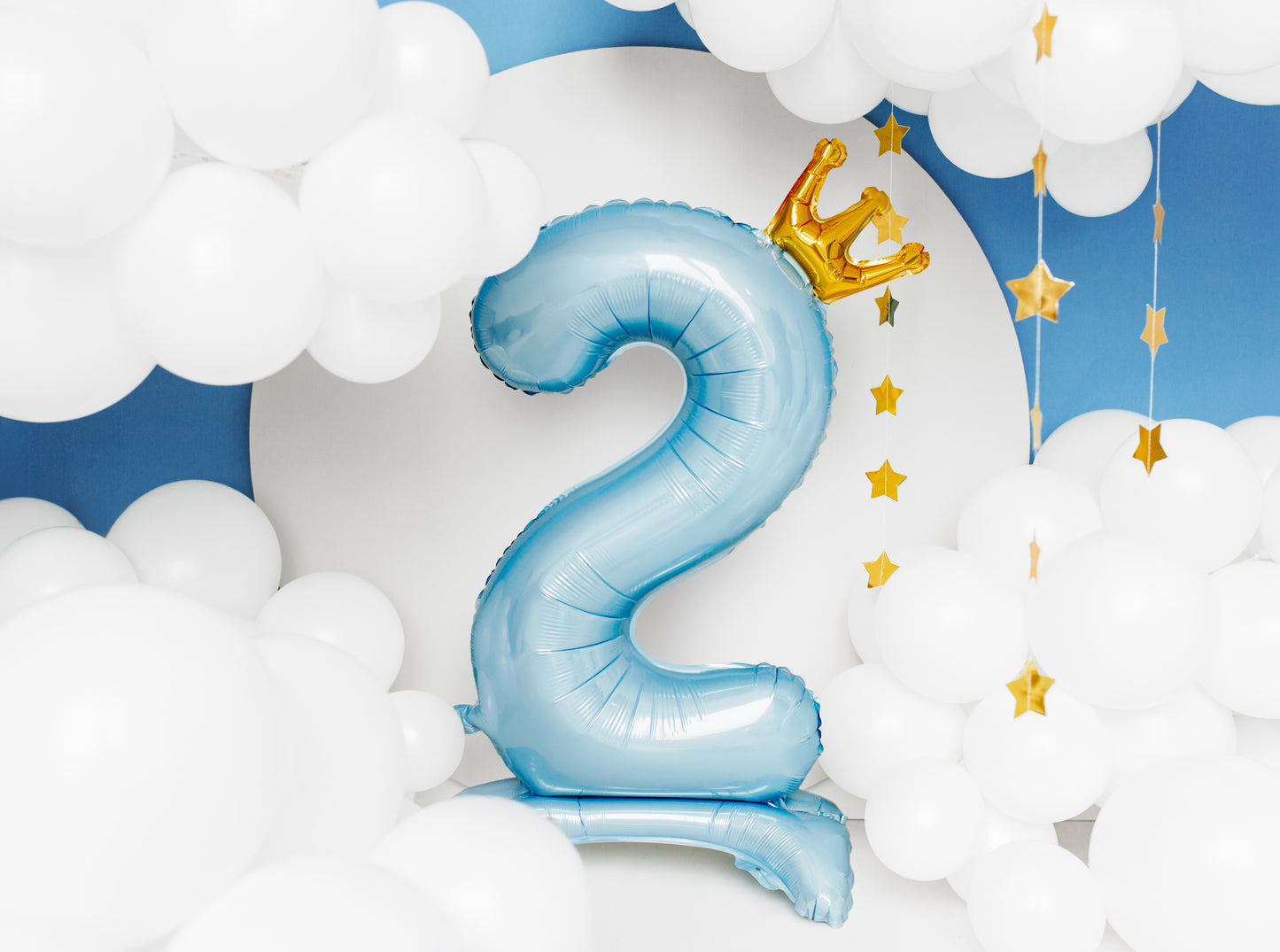 Stāvošs folija balons Cipars 2 zilā krāsā 84 cm – Dzimšanas dienas dekorācija bērniem