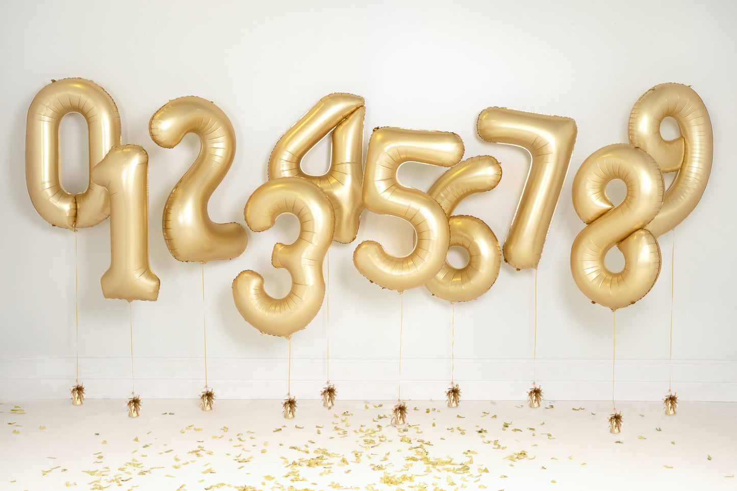 Matēts folija balons ar ciparu “2” 86cm, zelta
