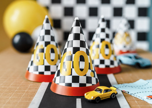 Ballīšu papīra cepures sacīkšu auto tematikā, ar uzrakstu "GO!", 16cm, 6gb