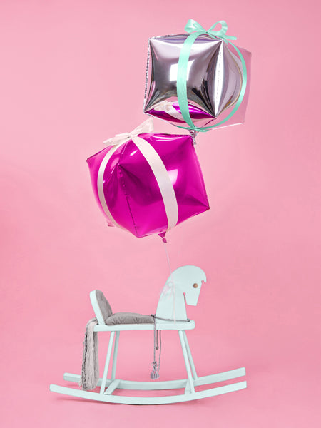 Folija balons Kubs tumši rozā 35x35x35 cm – Metālisks kubveida balons dekorācijām