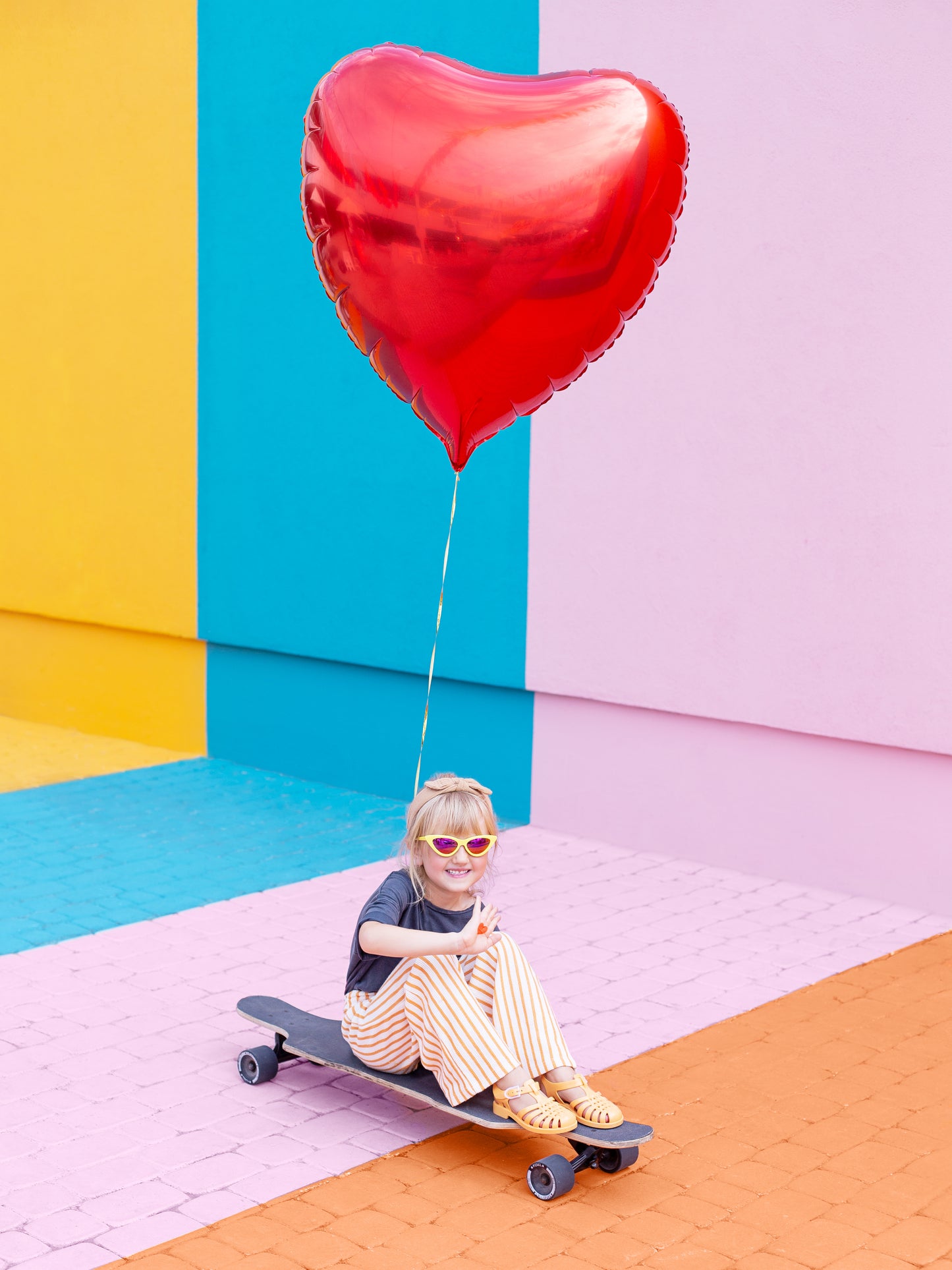Sirds formas folijas balons (68 x 72 cm) Piepūsts ar HĒLIJU (SAŅEMŠANA SALDŪ)