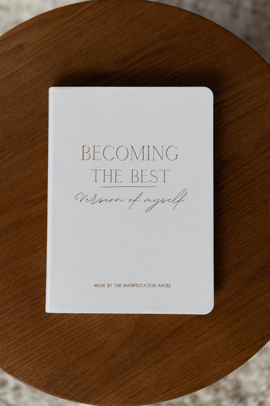 Dāvanu komplekts "Becoming the Best Version of Myself" 2 x punktotās klades, baltā krāsā