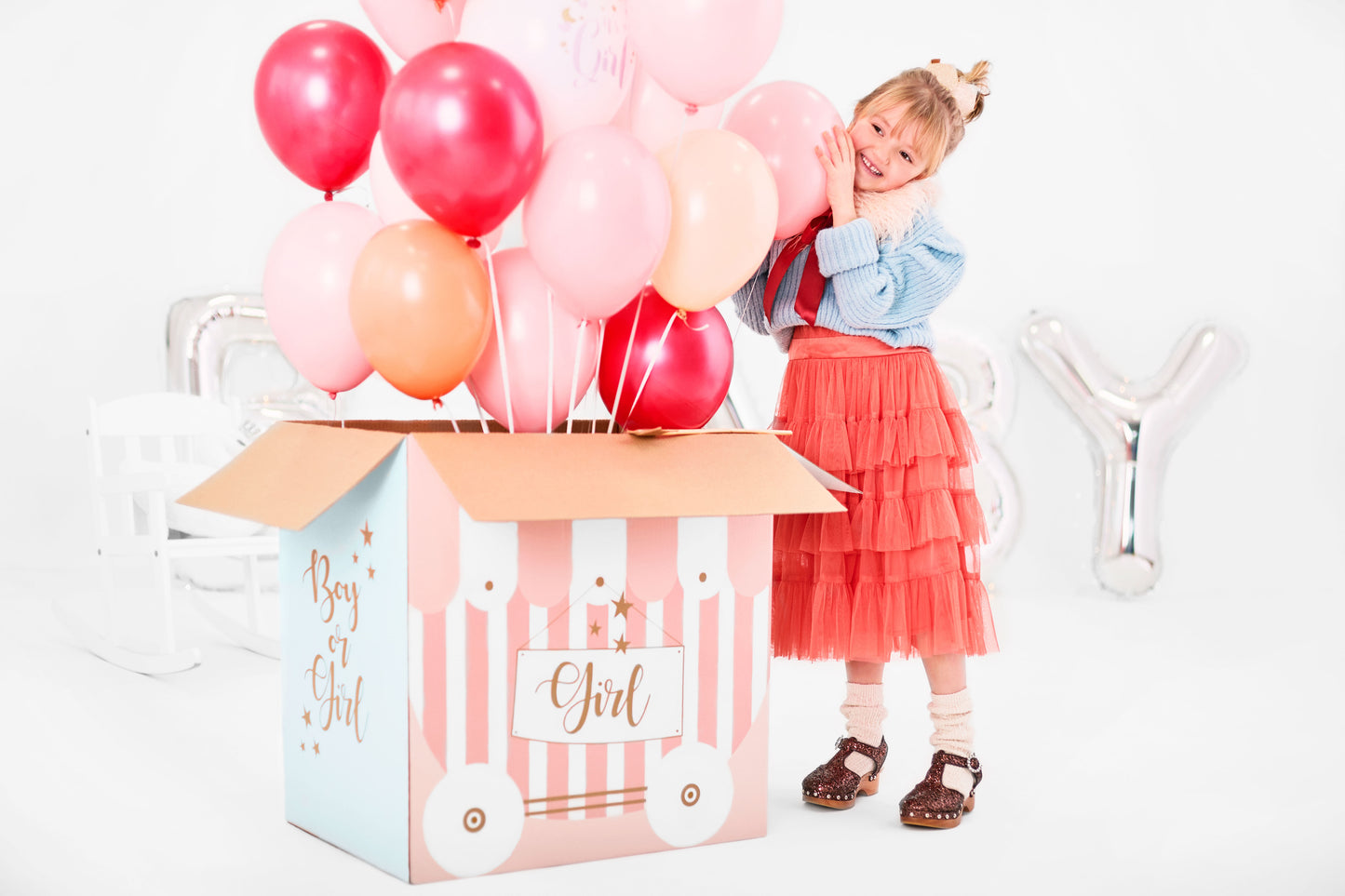 Balonu kaste Boy or Girl 60 x 40 x 60 cm – Gender Reveal dekorācija svētkiem(SAŅEMŠANA TIKAI SALDŪ UZ VIETAS!!)