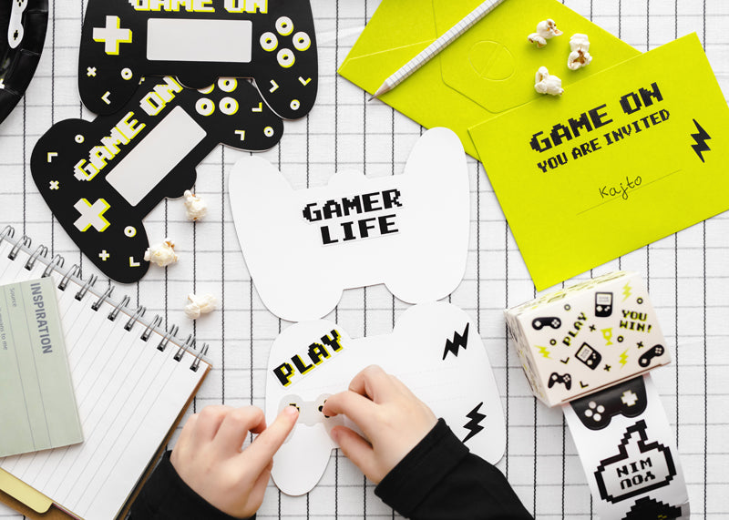 Mini uzlīmes “Gamer”, 36 gab. – geimeru ballītes uzlīmju komplekts
