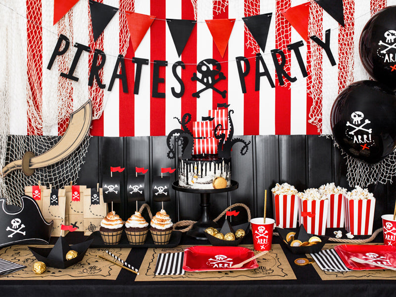 Popkorna kārbiņas, 6 gab., 7 × 7 × 12.5 cm – sarkanas ar baltām svītrām