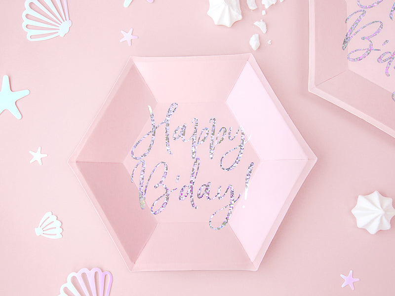 "Happy Birthday" papīra šķīvji 20 cm – Gaiši rozā ar mirdzošu uzrakstu, 6 gab.