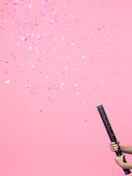 "Gender Reveal" konfeti kanons rozā (60 cm) – dzimuma atklāšanai